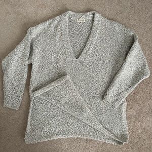 Urban Outfitters Gray V-Neck Oversized Sweater